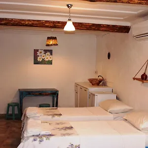 Agapi Konukevi Bed & Breakfast